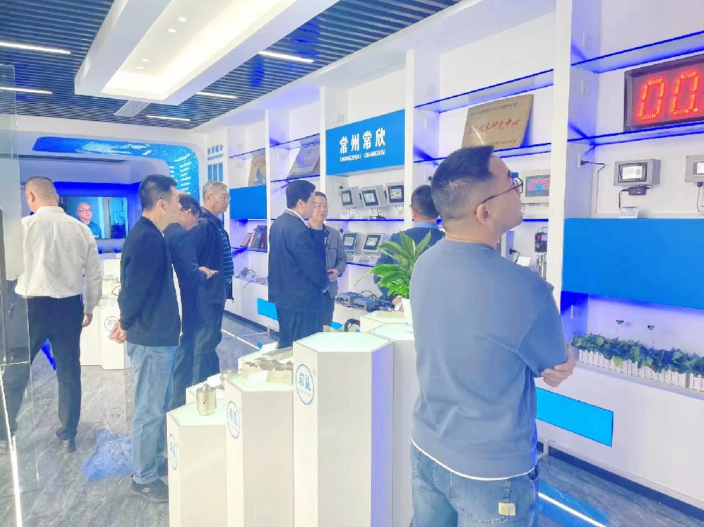 熱烈祝賀中國重型機(jī)械工業(yè)協(xié)會(huì)橋式起重機(jī)專業(yè)委員會(huì)九屆八次理 事會(huì)暨十屆一次會(huì)員大會(huì)在江蘇省常州市召開順利召開并圓滿結(jié)束！